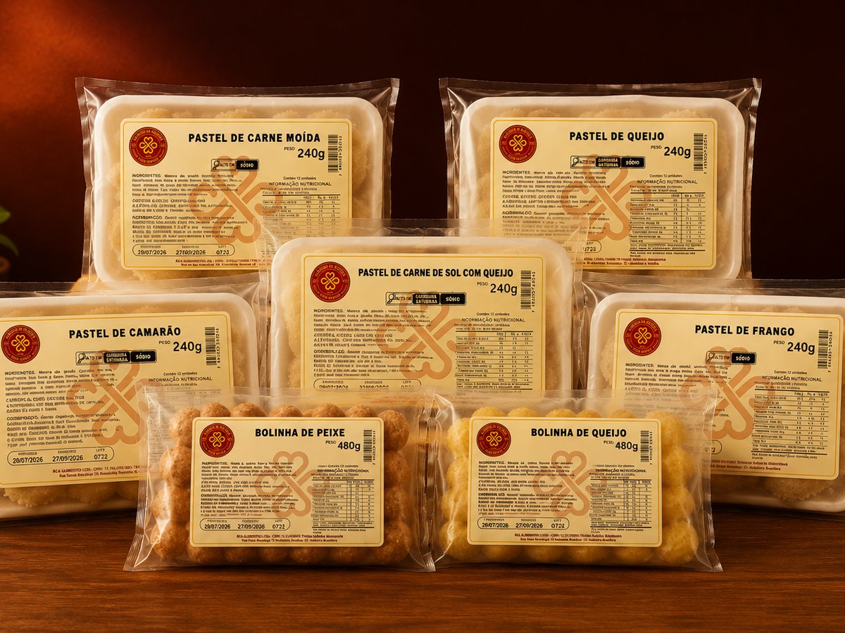Salgados da Sabores da Regina embalados e etiquetados: pastel de carne moída, pastel de queijo, pastel de carne de sol com queijo, pastel de camarão, pastel de frango, bolinha de peixe e bolinha de queijo